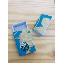 Boite à voeux Daruma - Bleu klein et pois or